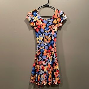 🌺Tropical flower dress🌺 with open criss-cross back
